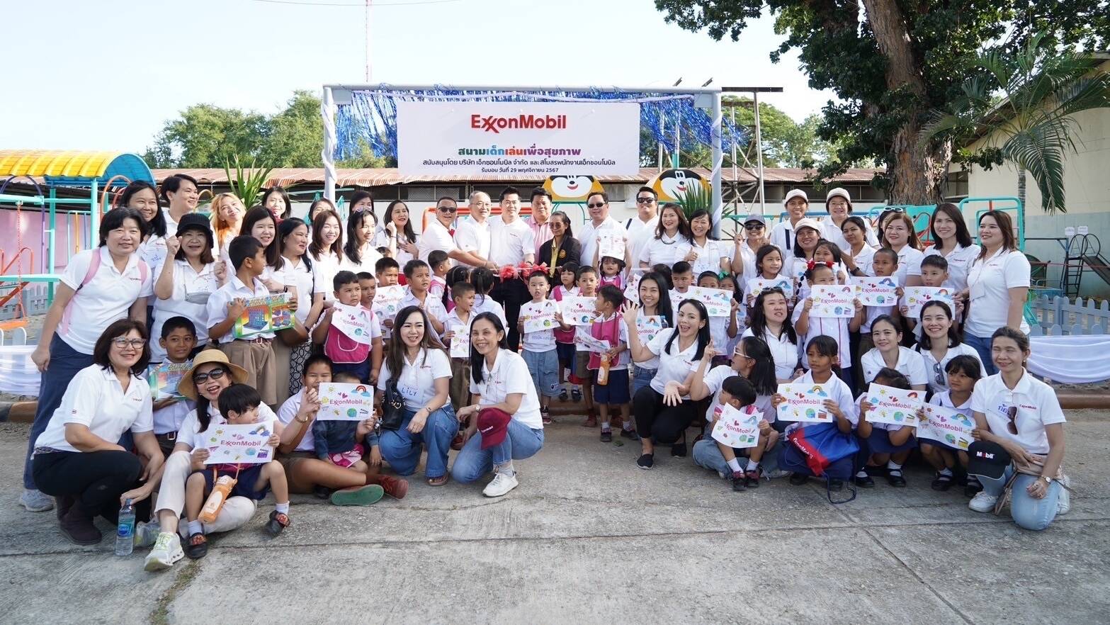 The ribbon cutting ceremony to open the new playground was witnessed Saiyud Mangkarothai, Village Headman of Banthapanied and Apinan Limkul, Director of Thapanied Kunchorn school.